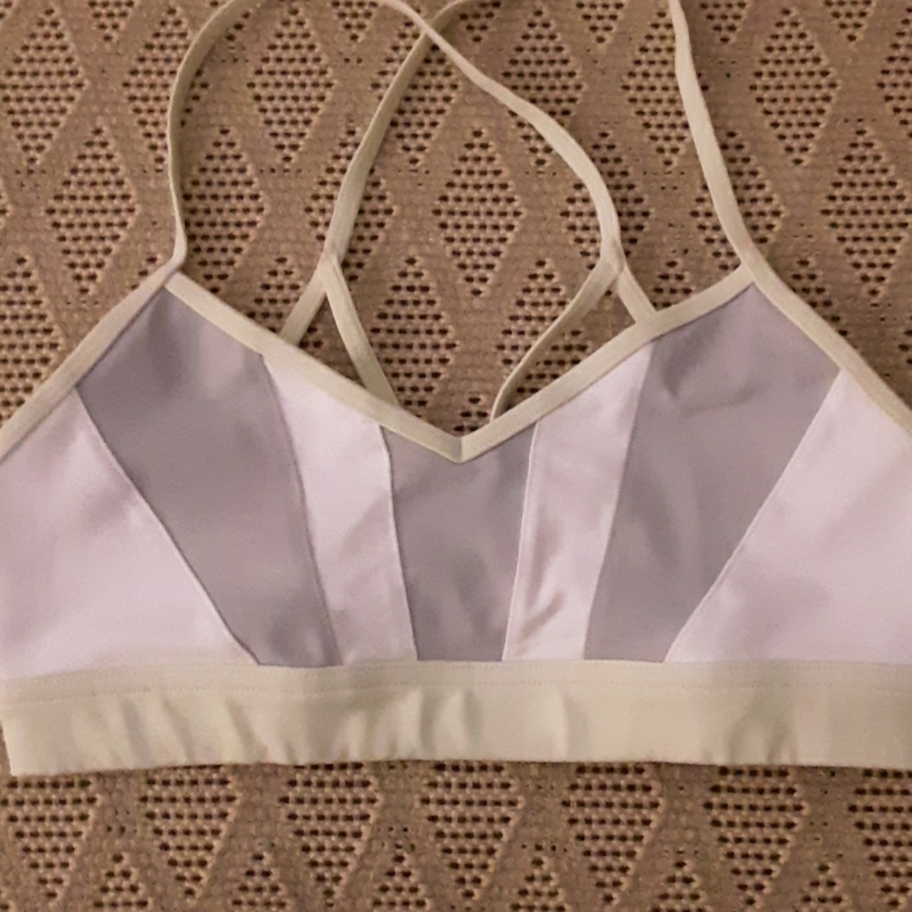 Alo yoga sports bra